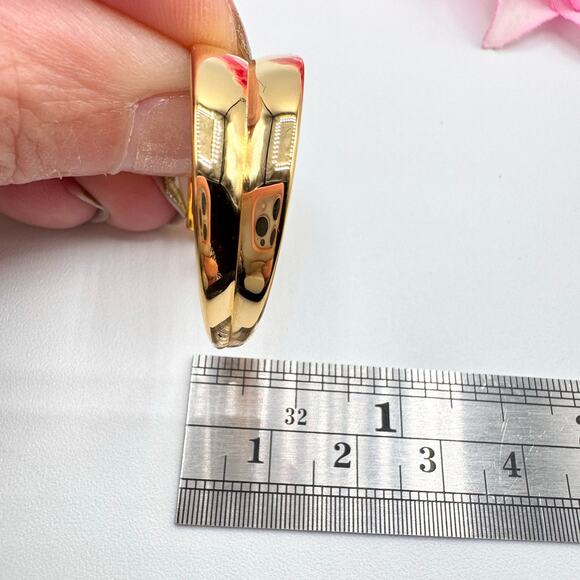 Vintage Monet Graduated Gold Tone Hoop Earrings Signed 1 1/4” Classic Chic - Picture 11 of 15